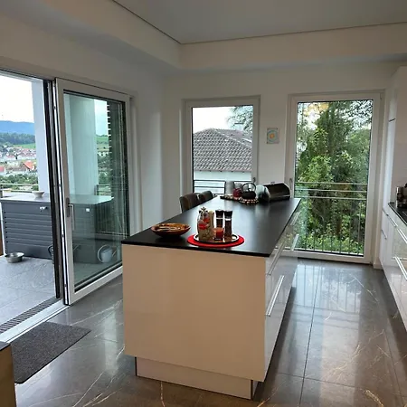 - Penthauswohnung Albblick, Traumhafter Ausblick, Ruhige Lage *