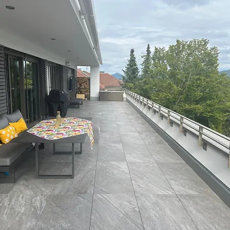 - Penthauswohnung Albblick, Traumhafter Ausblick, Ruhige Lage *